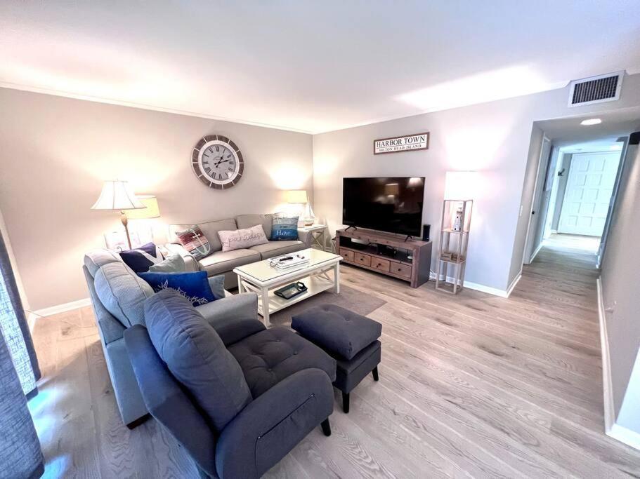 힐튼 헤드 아일랜드 New Pics! Harbour Town 3Br/3Ba - Pool Access - Book Now 빌라 외부 사진